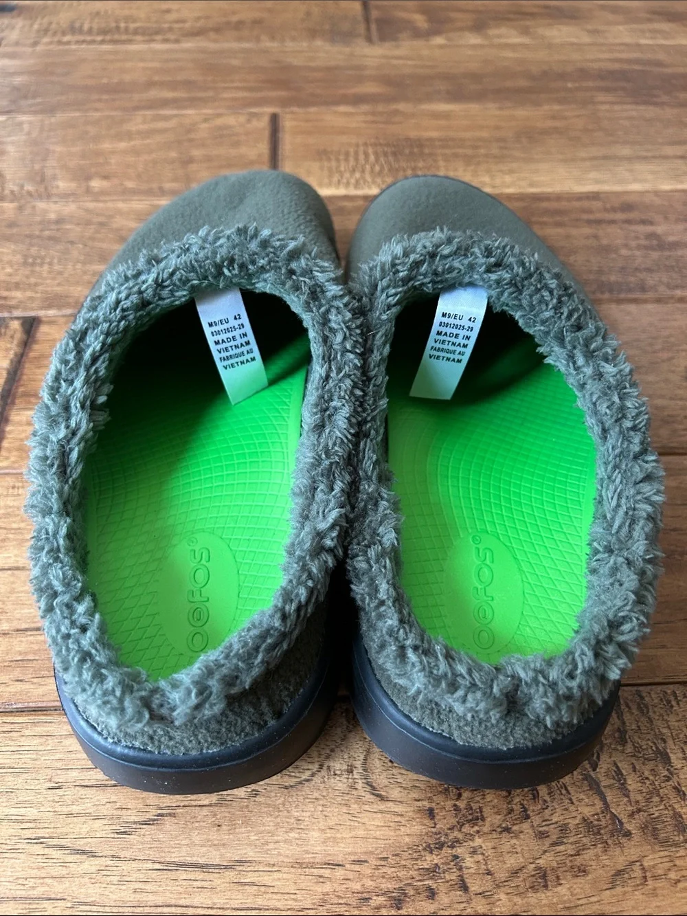 Oofos Oocoozie Fleece Clog Slipper Mules Slip On Comfort Recovery Shoes Green 9